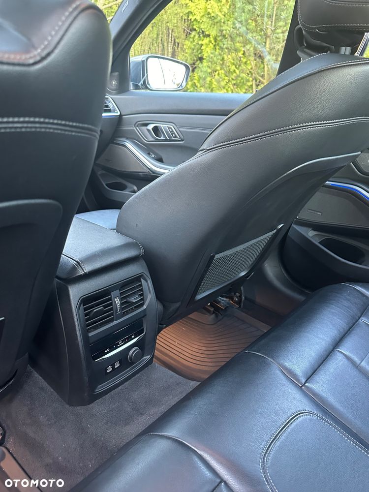 BMW Seria 3 330i xDrive - 17