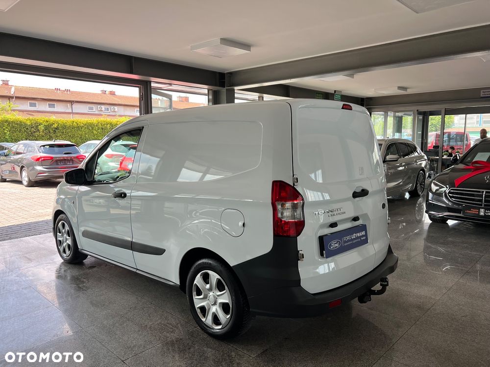 Ford Transit Courier - 10