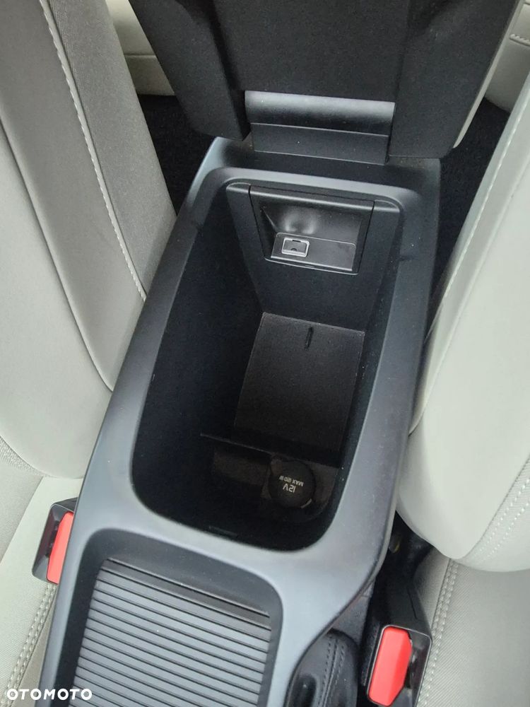 Volvo V40 D3 Momentum - 16