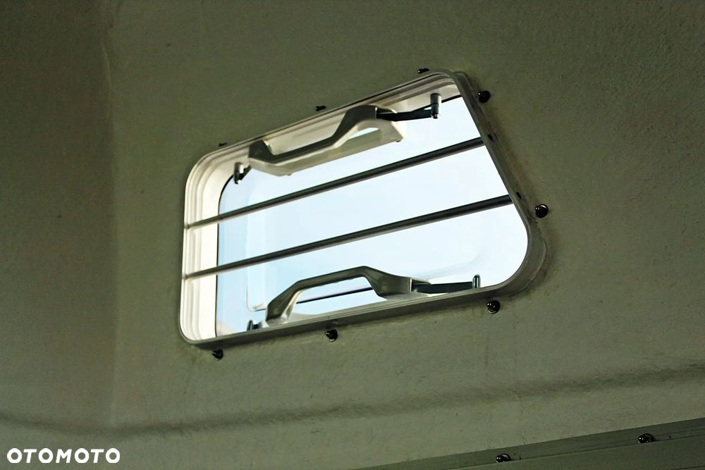 Esselmann przyczepa do przewozu zwierząt z siodlarnią - 9