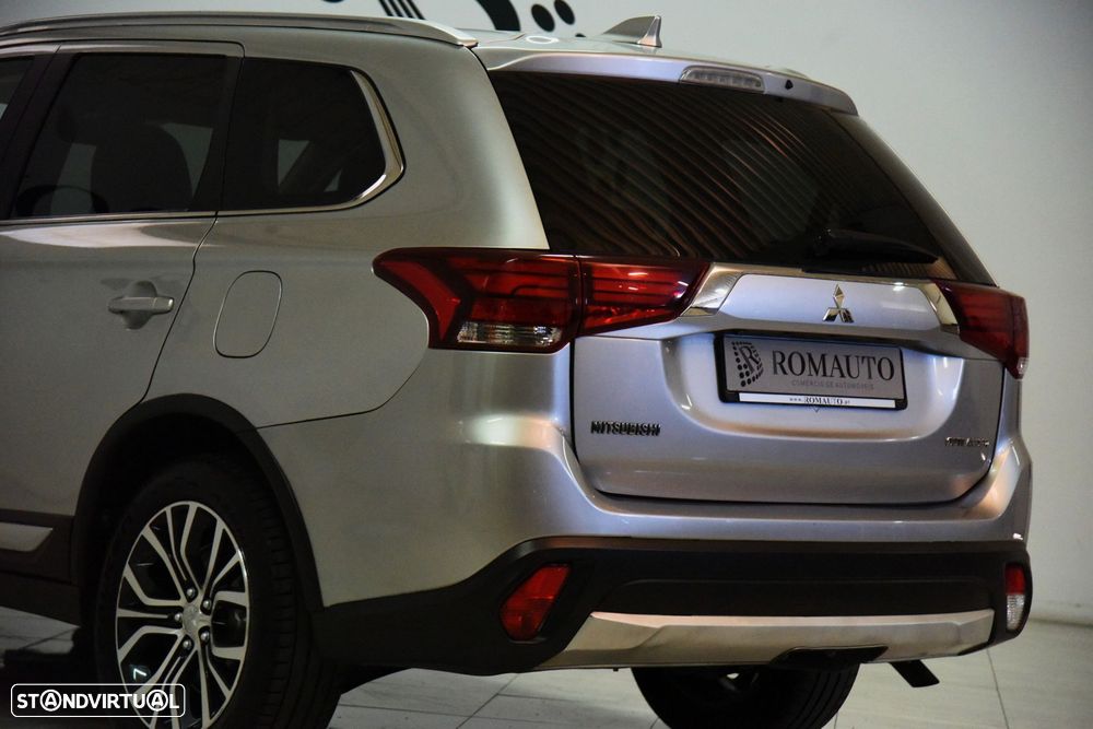 Mitsubishi Outlander 2.2 DI-D Intense - 11