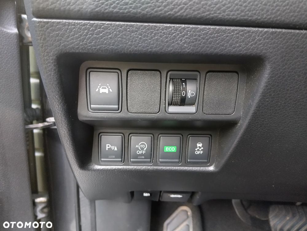 Nissan Qashqai 1.6 DCi Xtronic TEKNA - 30
