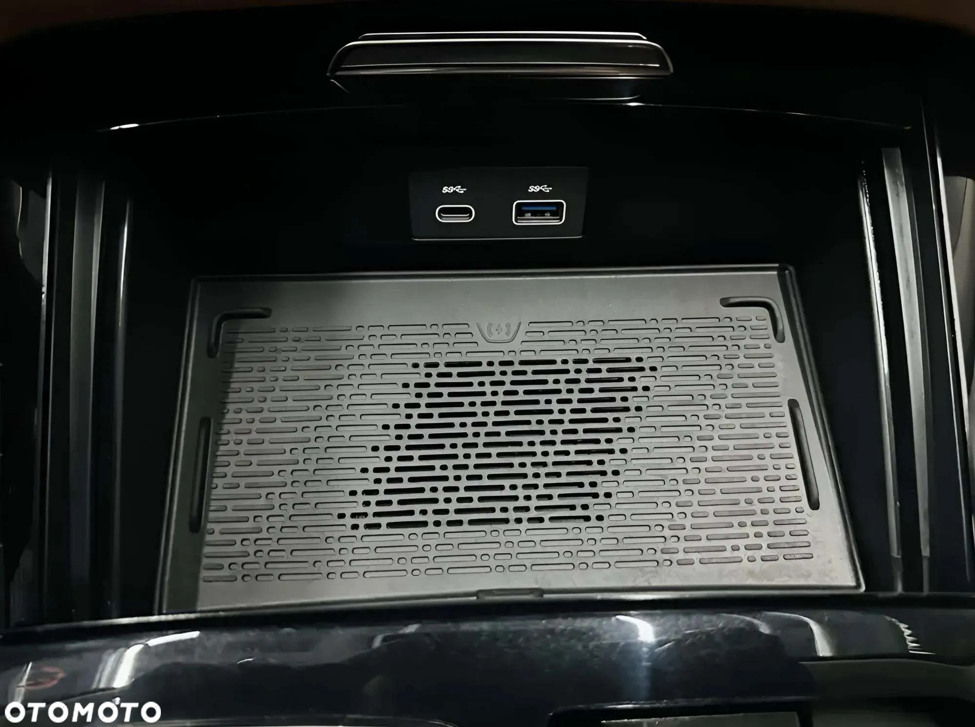 Hongqi H9 Standard - 23
