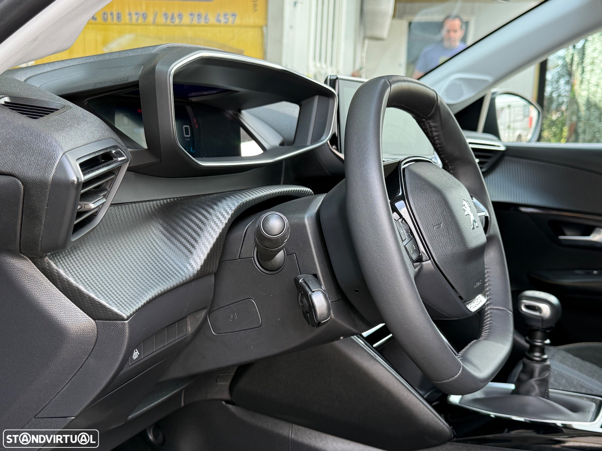 Peugeot 208 1.2 PureTech Allure - 23
