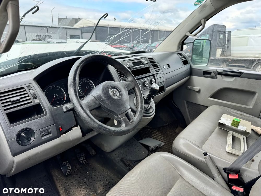 VOLKSWAGEN TRANSPORTER 2011 *SAMOCHÓD NA CZĘŚCI* MASKA, LAMPA, DRZWI, LUSTERKO, ZDERZAK, GRILL, BŁOTNIK, KLAPA, BELKA, DESKA, FOTELE, KANAPA, ĆWIARTKA KIEROWNICA, TARCZE, ZACISKI, ZAWIESZENIE, KOMPLETNY PRZÓD, KOMPLETNY TYŁ, LICZNIK, ZEGARY, PRAWE LEWE PRZÓD TYŁ - 4