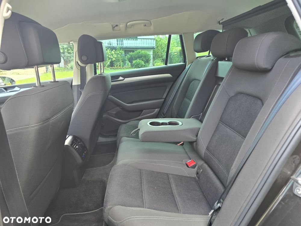 Volkswagen Passat Variant 2.0 TDI SCR BlueMotion Techn 4Mot Trendline - 23