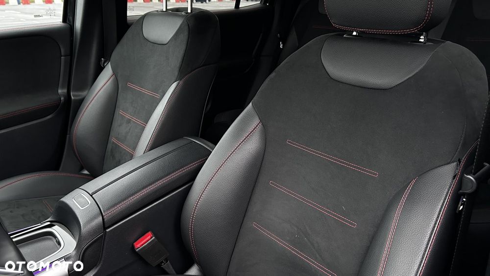 Mercedes-Benz GLB 200 AMG Line 7G-DCT - 12