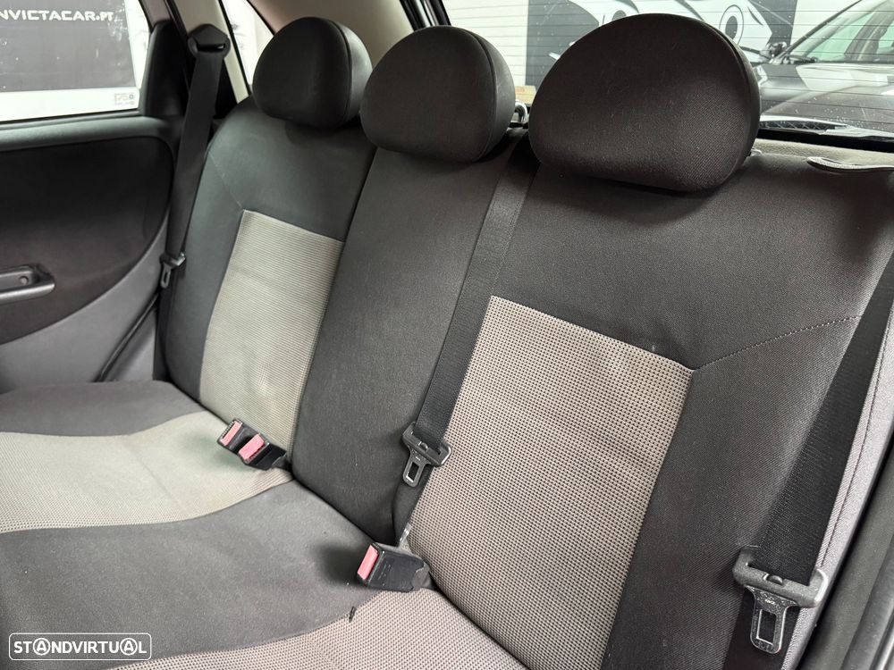 Opel Corsa 1.2 Twinport Cosmo - 32