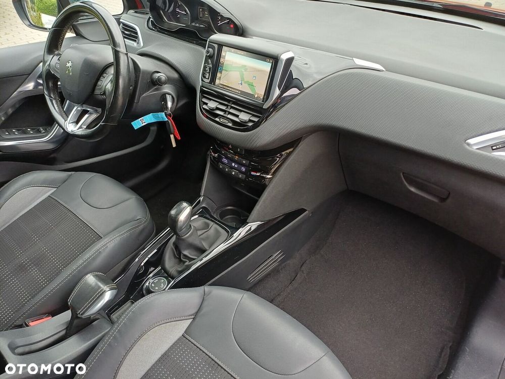 Peugeot 2008 1.2 Pure Tech Allure S&S - 9