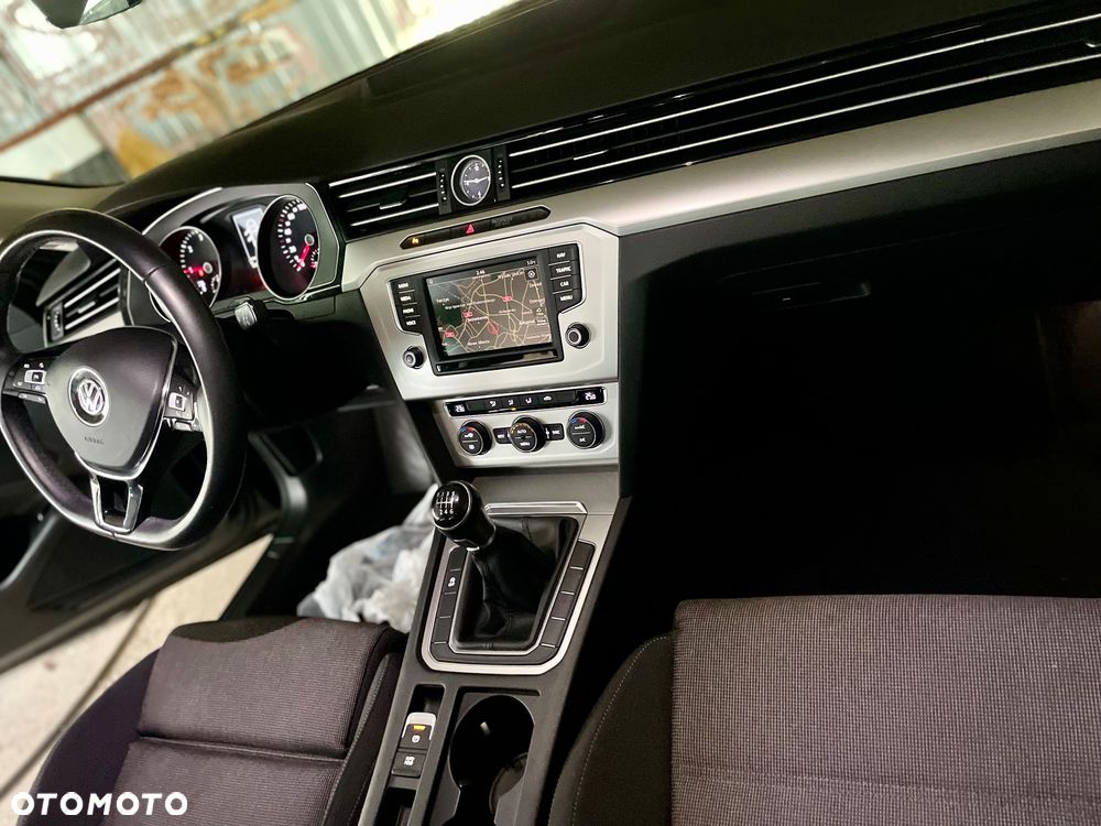 Volkswagen Passat 2.0 TDI (BlueMotion Technology) Comfortline - 13