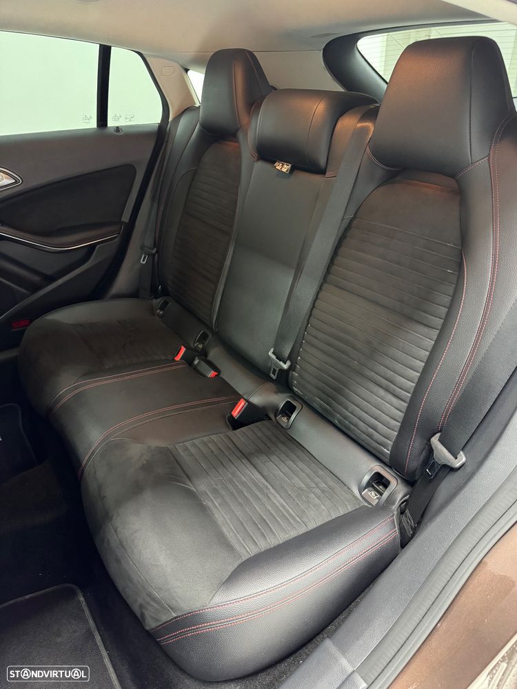 Mercedes-Benz CLA 180 d Shooting Brake AMG Line - 10