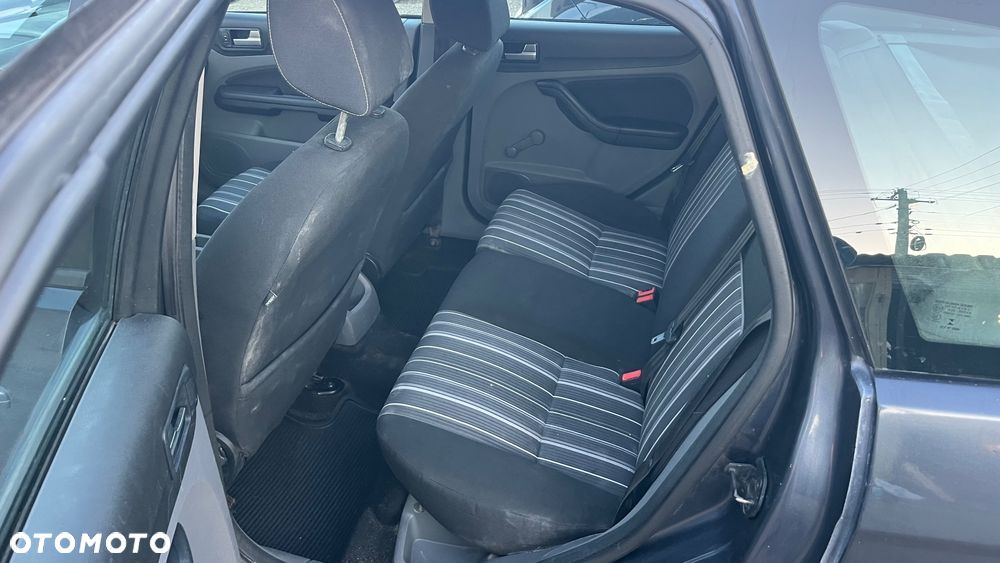 Ford Focus 1.6 Ambiente - 16