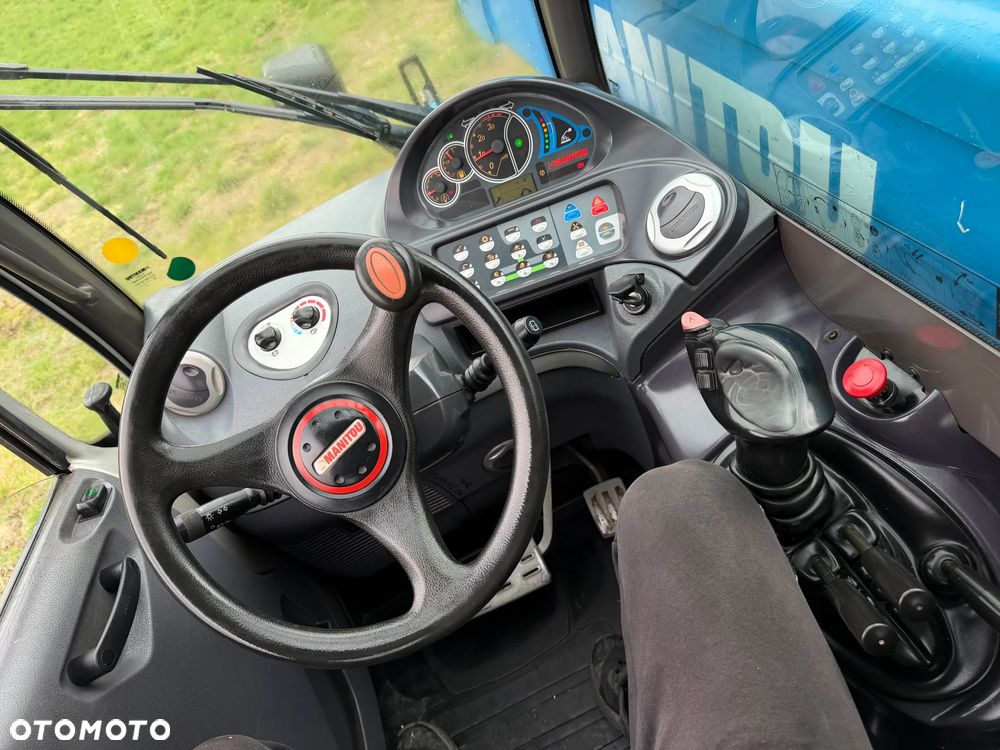 Manitou MT1840. Ładowarka Teleskopowa 18 metrów wysuw! UDŹWIG 4 TONY! Przebieg 2600 mtg. jak Nowa z SALONU. 2016 rok. z Norwegii z Gospodarstwa rolnego! Silnik PERKINS Turbo 110 km. Aktualne Serwisy w Dekra. Nowy Model sterowane wszystko z 1 dżojstika. Ani deka luzów czy wycieku. OKAZJA! Jazda REWERS + 4 biegi. Skręt 3 tryby. Wyjście Hydrauliczne pod przyczepę i oświetlenie, Poziomowanie ośi stabilizatory! Wyjścia Hydrauliczne na maszt! Okazja - 13