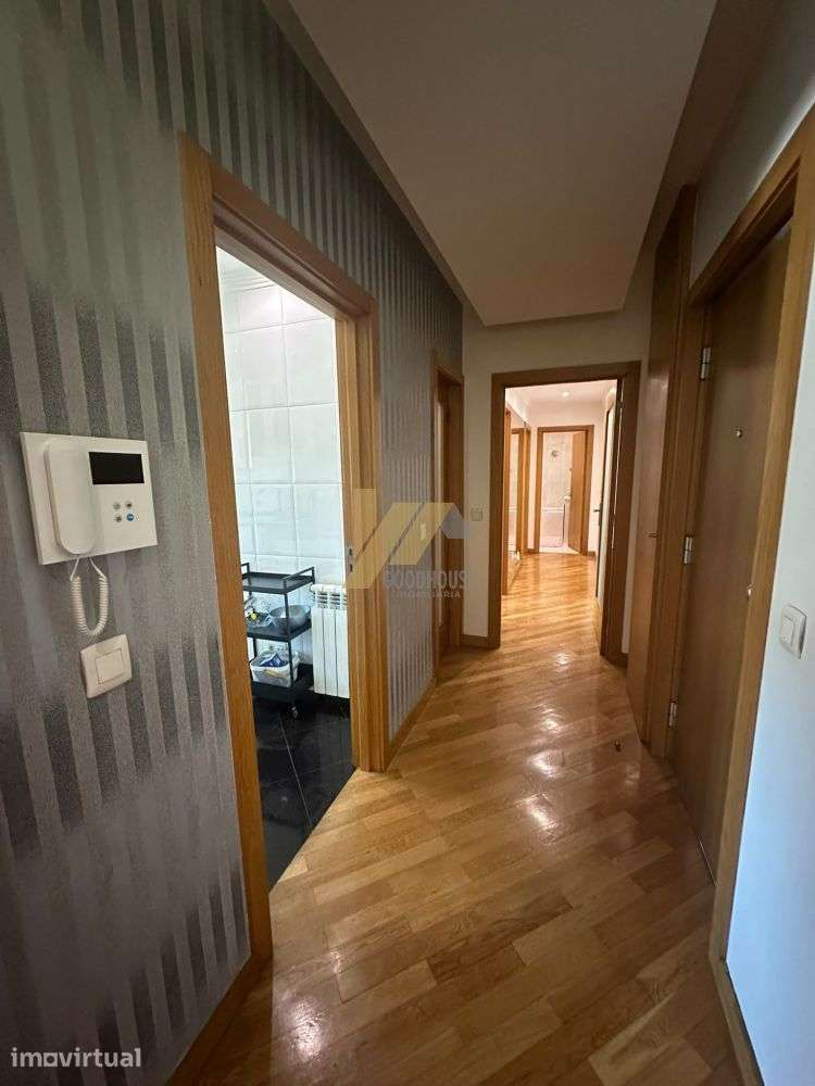 Apartamento T2 com varanda e garagem fechada - Grande imagem: 5/20