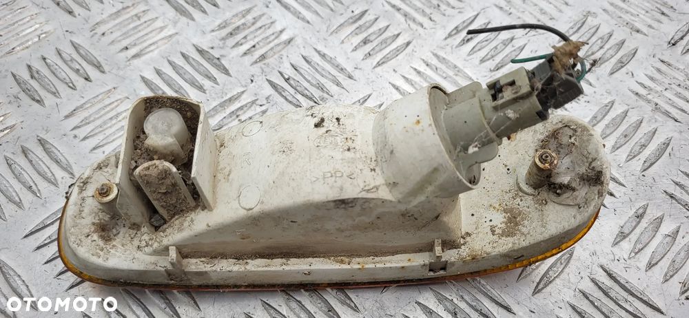 Nissan Terrano II Kierunkowskaz Zderzaka Prawy Przód - 7