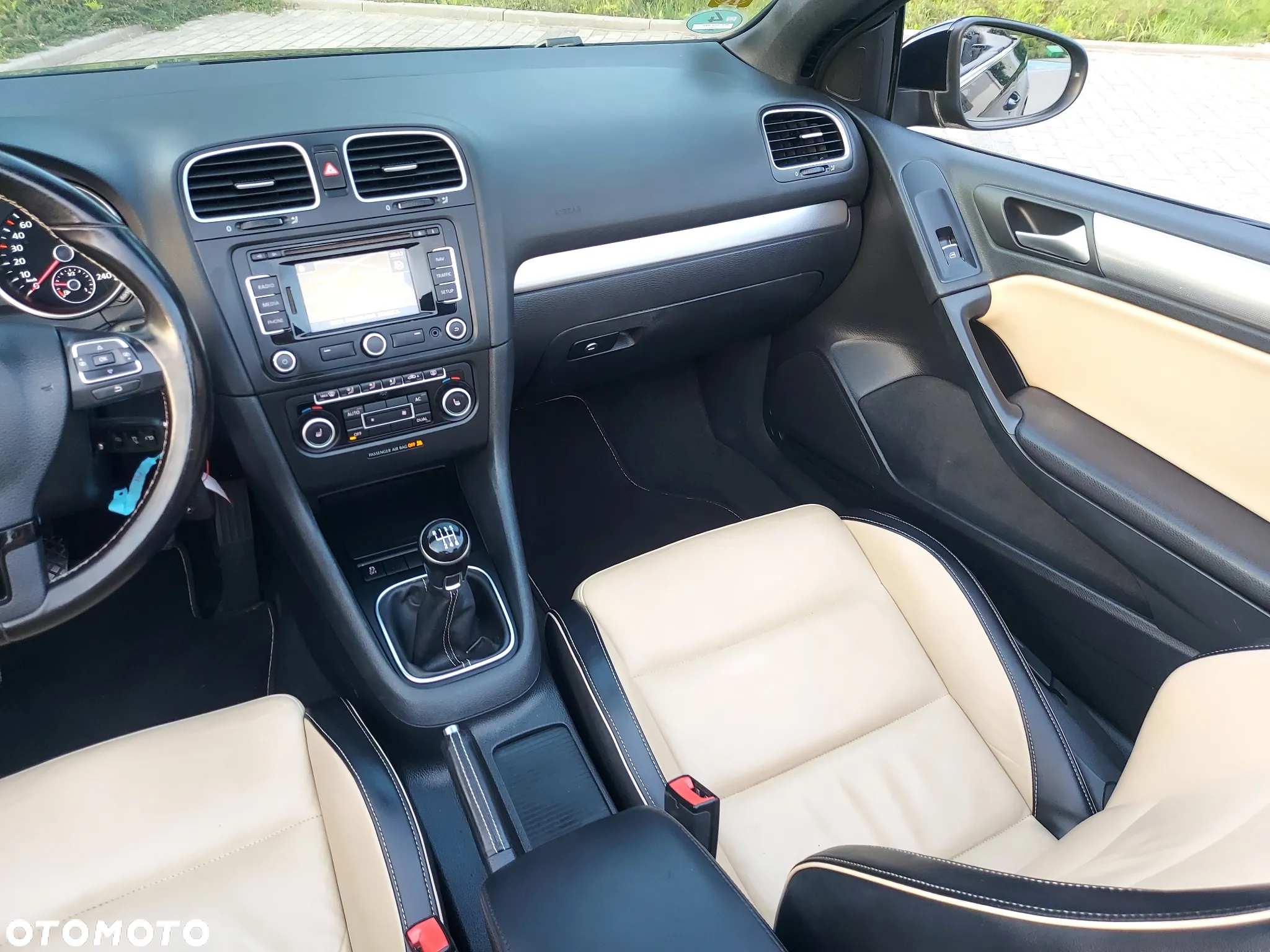 Volkswagen Golf Cabrio 2.0 TDI BlueMotion Technology Exclusive - 38