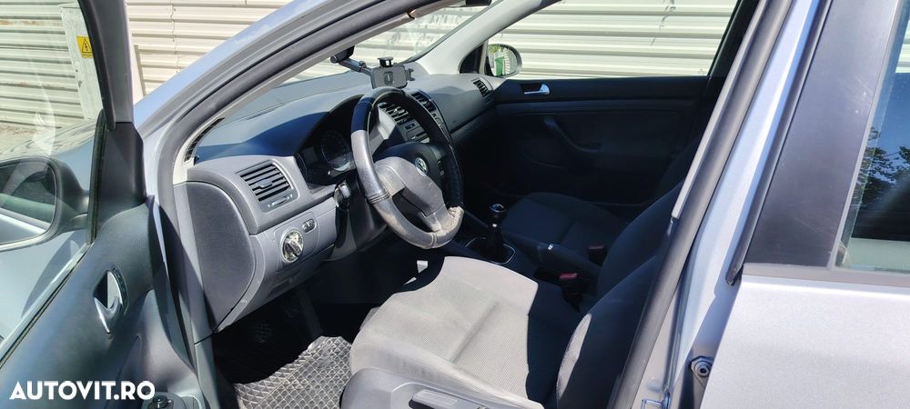 Volkswagen Golf - 8