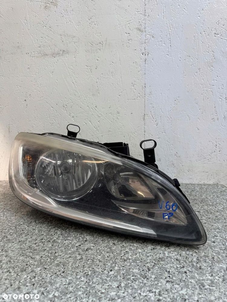 LAMPA PRAWY PRZÓD VOLVO S60 II 2011-2018 V60 31420118