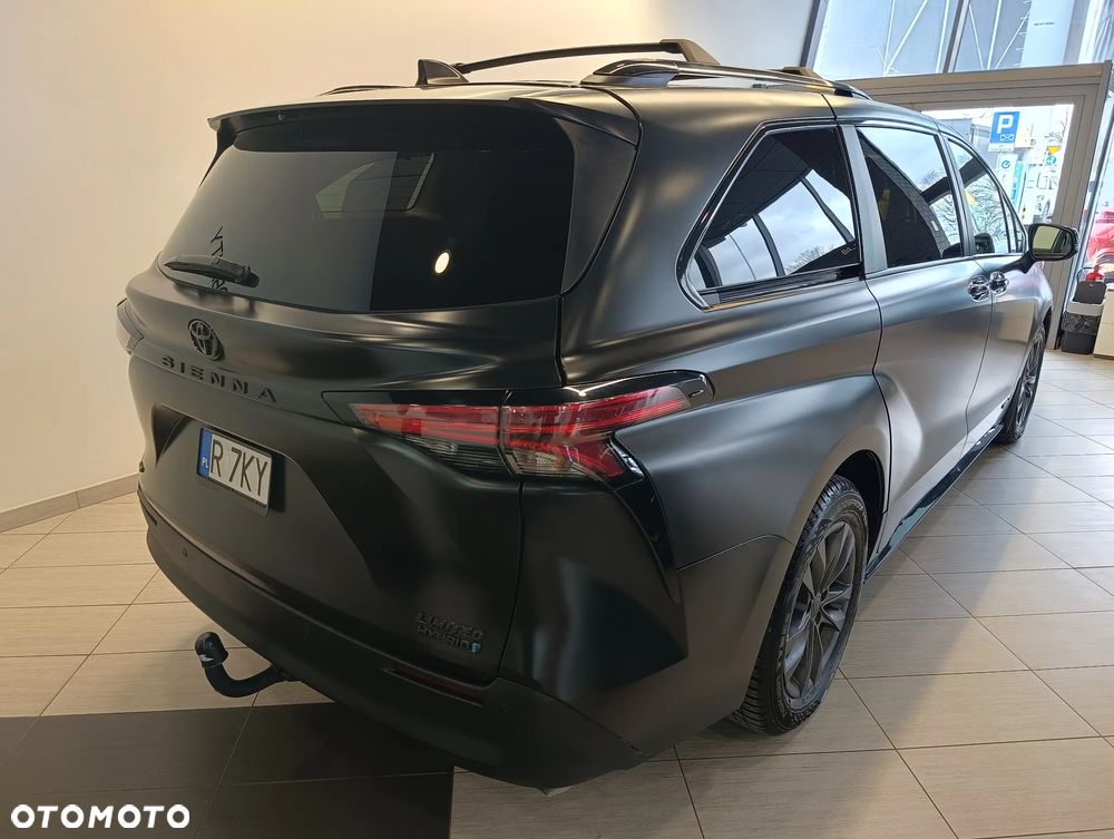 Toyota Sienna - 4