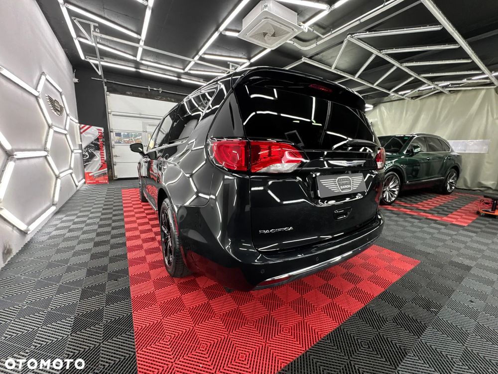 Chrysler Pacifica - 13