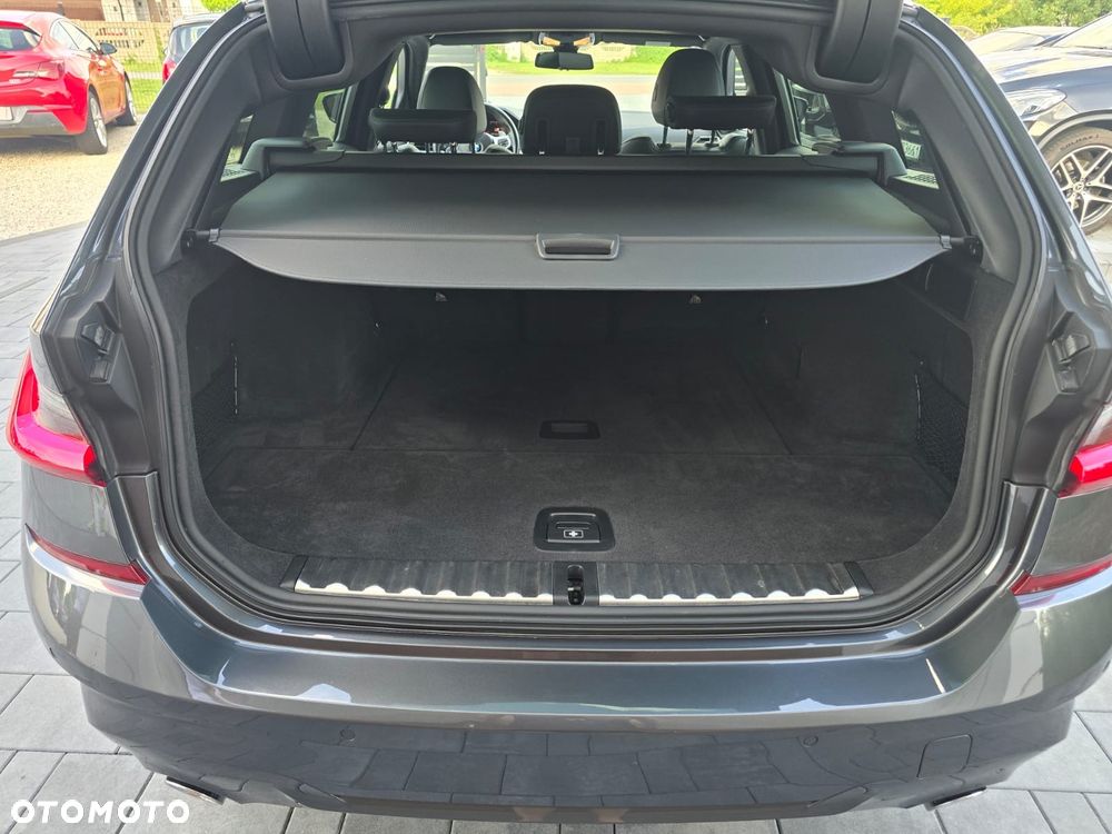 BMW Seria 3 320d xDrive M Sport Shadow sport - 22
