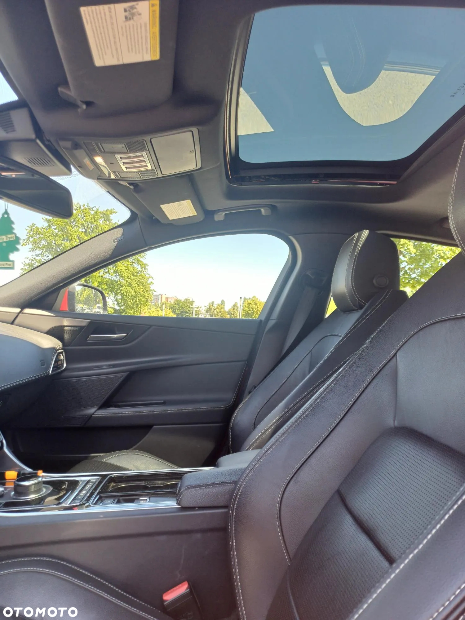 Jaguar XE 2.0 T R-Sport - 7