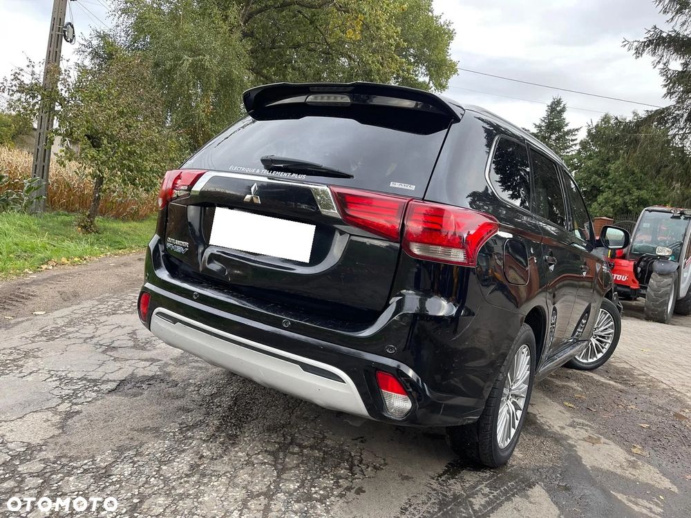 Mitsubishi Outlander 2.4 4WD Diamant+ - 32