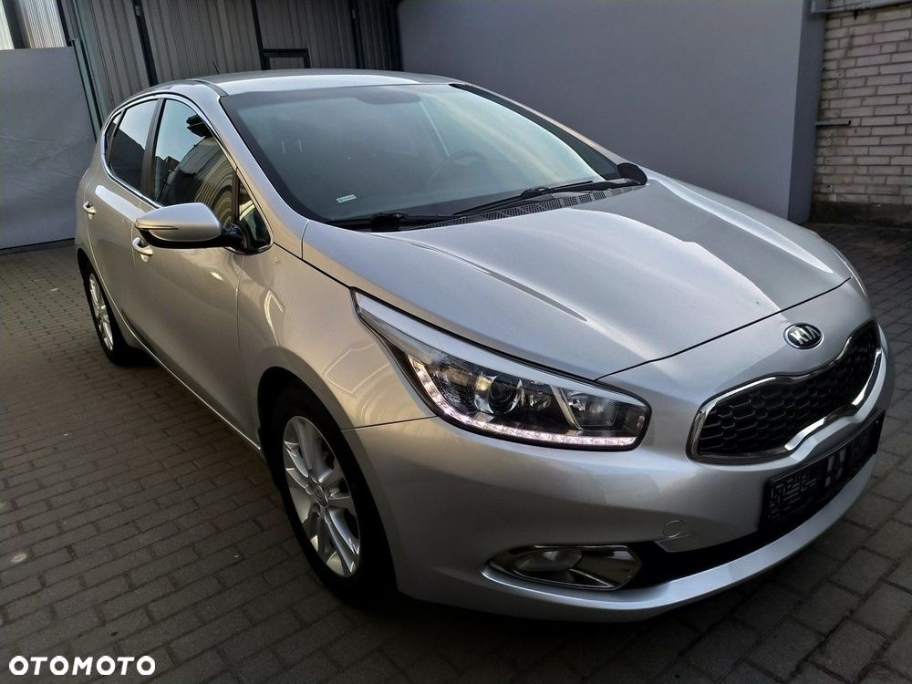 Kia Ceed 1.6 GDI ISG Dream-Team Edition - 9