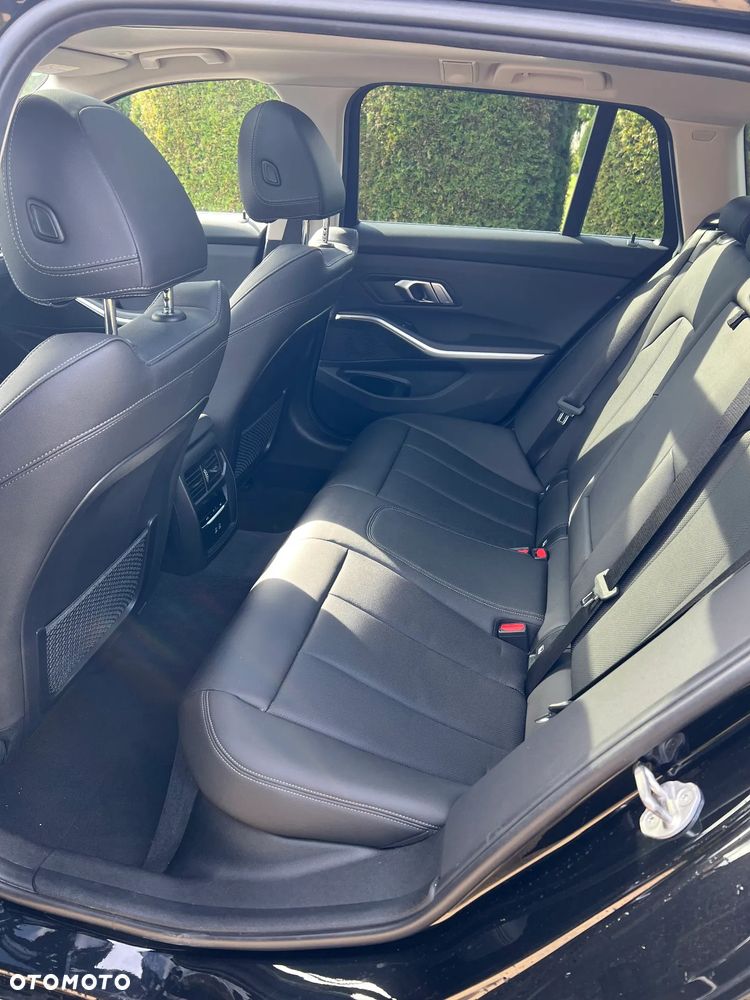 BMW Seria 3 320d xDrive Luxury Line sport - 30