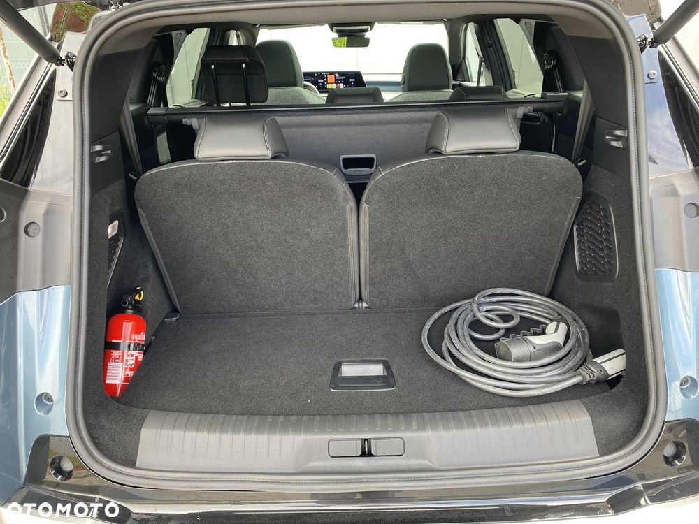 Peugeot E-5008 - 9