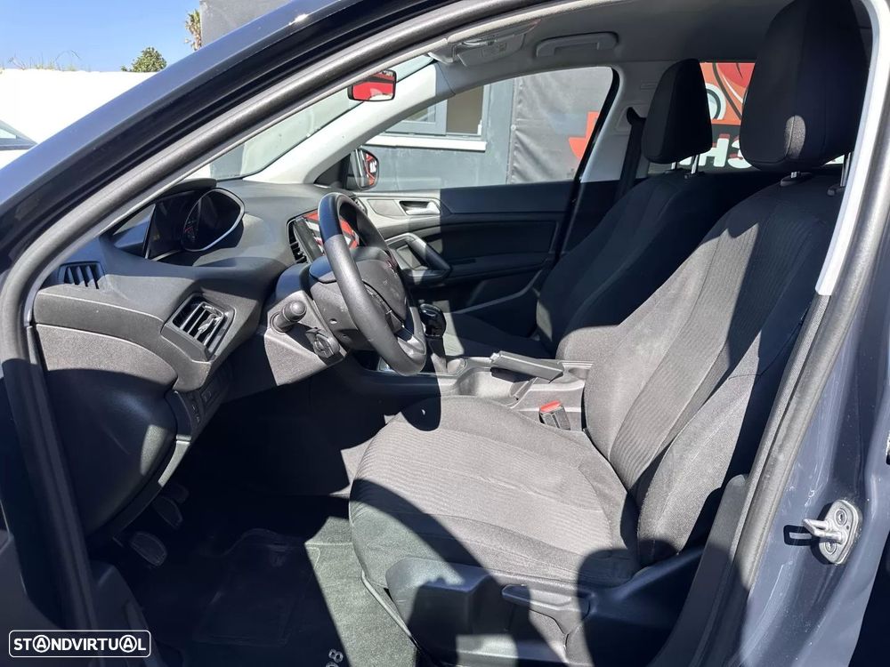 Peugeot 308 1.5 BlueHDi Style J17 - 24