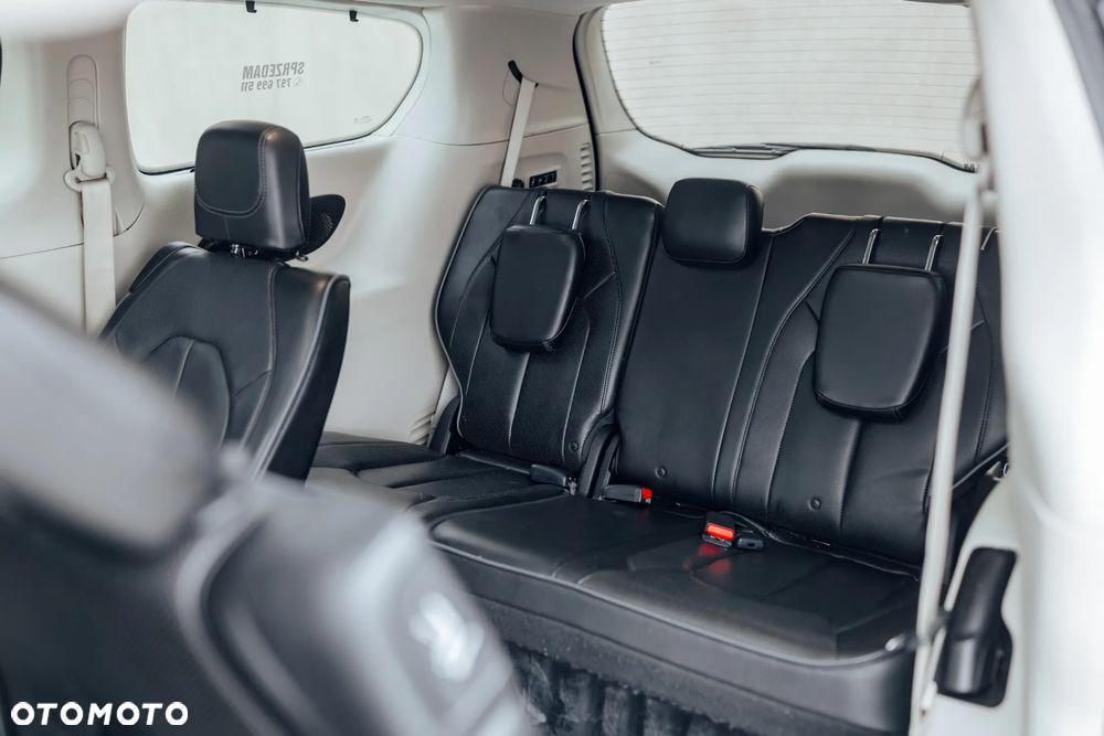Chrysler Pacifica - 11