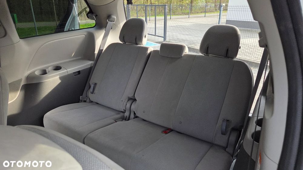 Toyota Sienna - 28