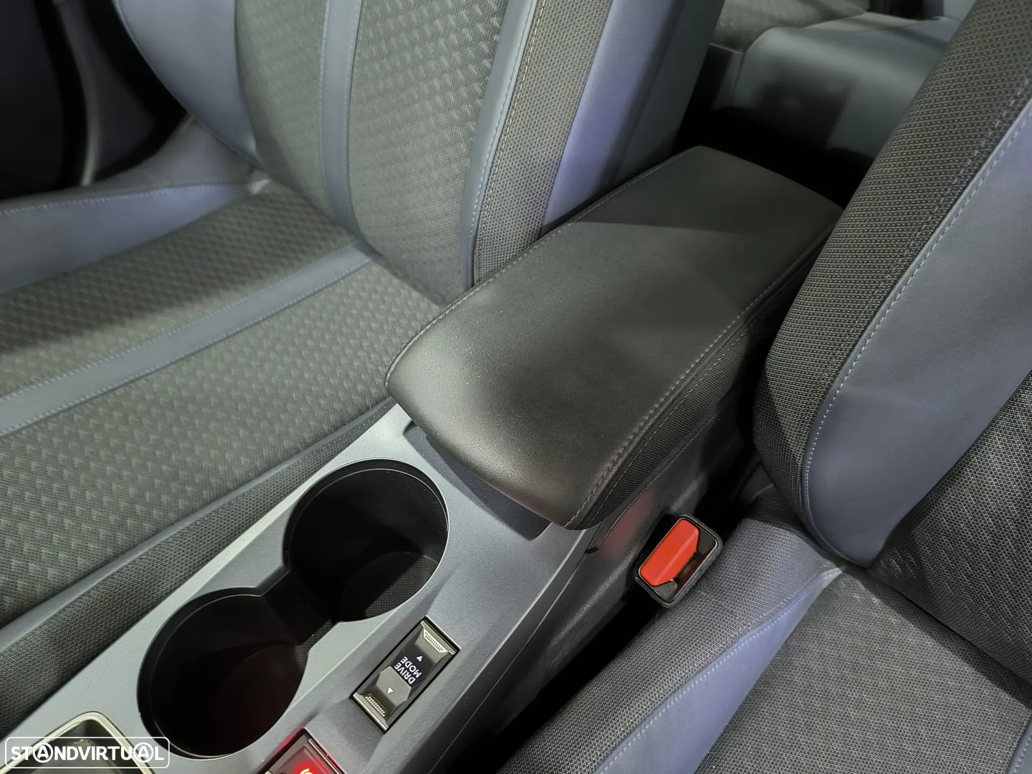 Peugeot 2008 1.2 PureTech Allure - 36