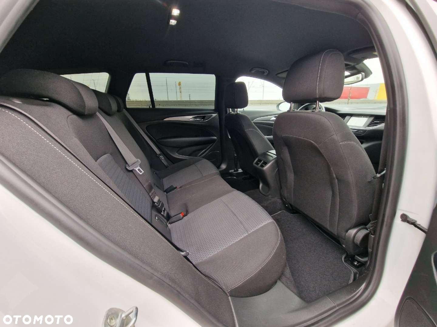 Opel Insignia - 25