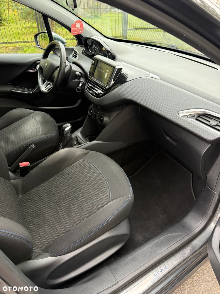 Peugeot 208 1.2 PureTech Style - 15