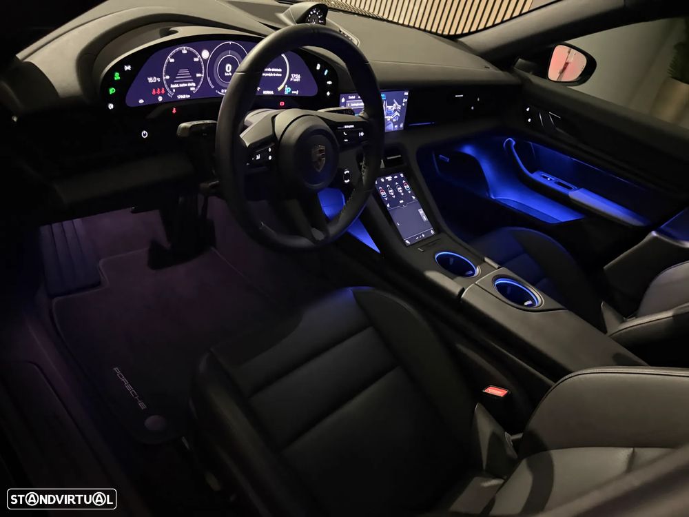 Porsche Taycan Sport Turismo Black Edition - 28