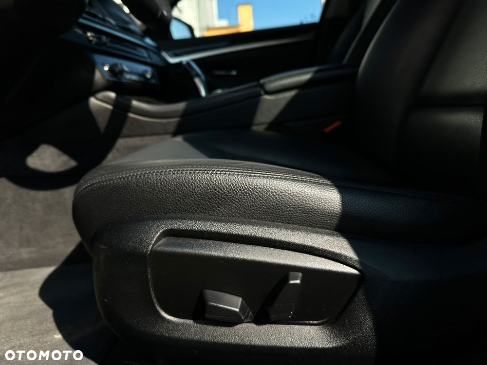 BMW Seria 5 518d Luxury Line - 12