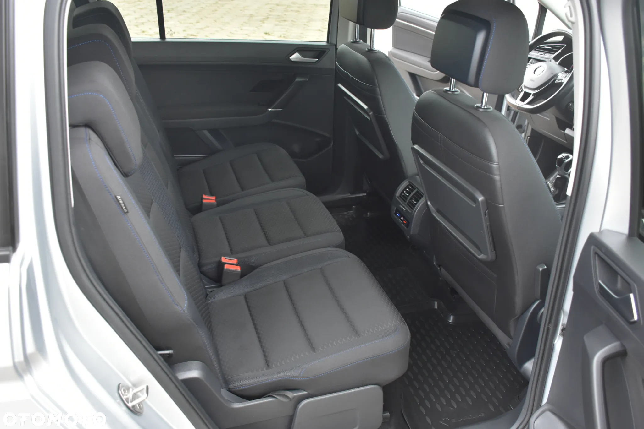Volkswagen Touran 2.0 TDI SCR UNITED - 22