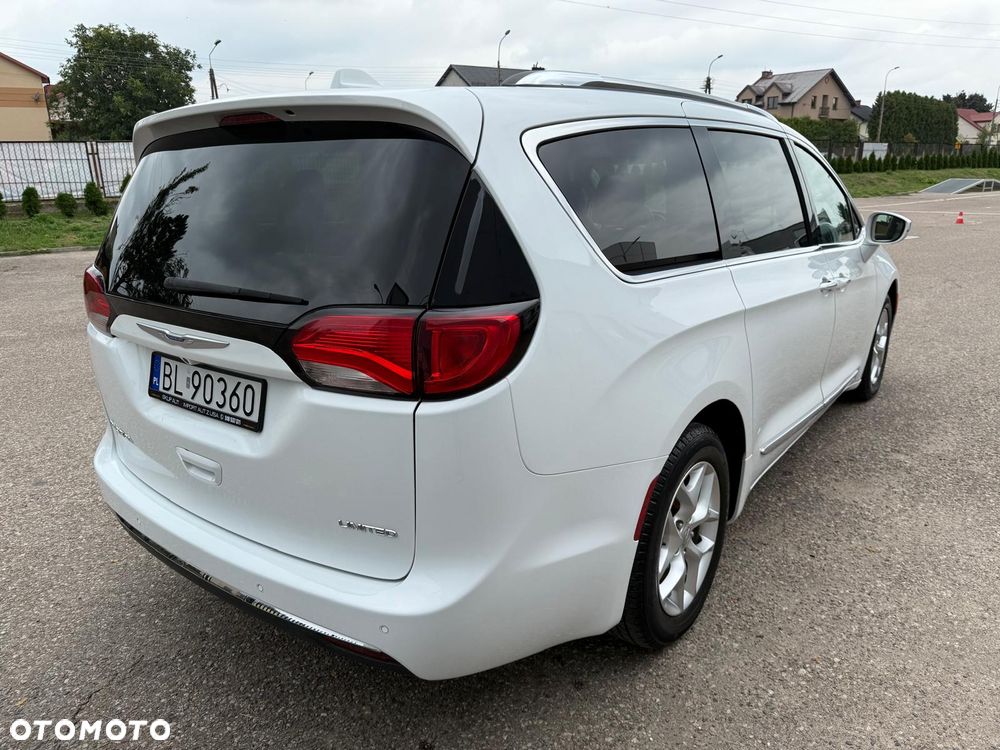 Chrysler Pacifica - 8