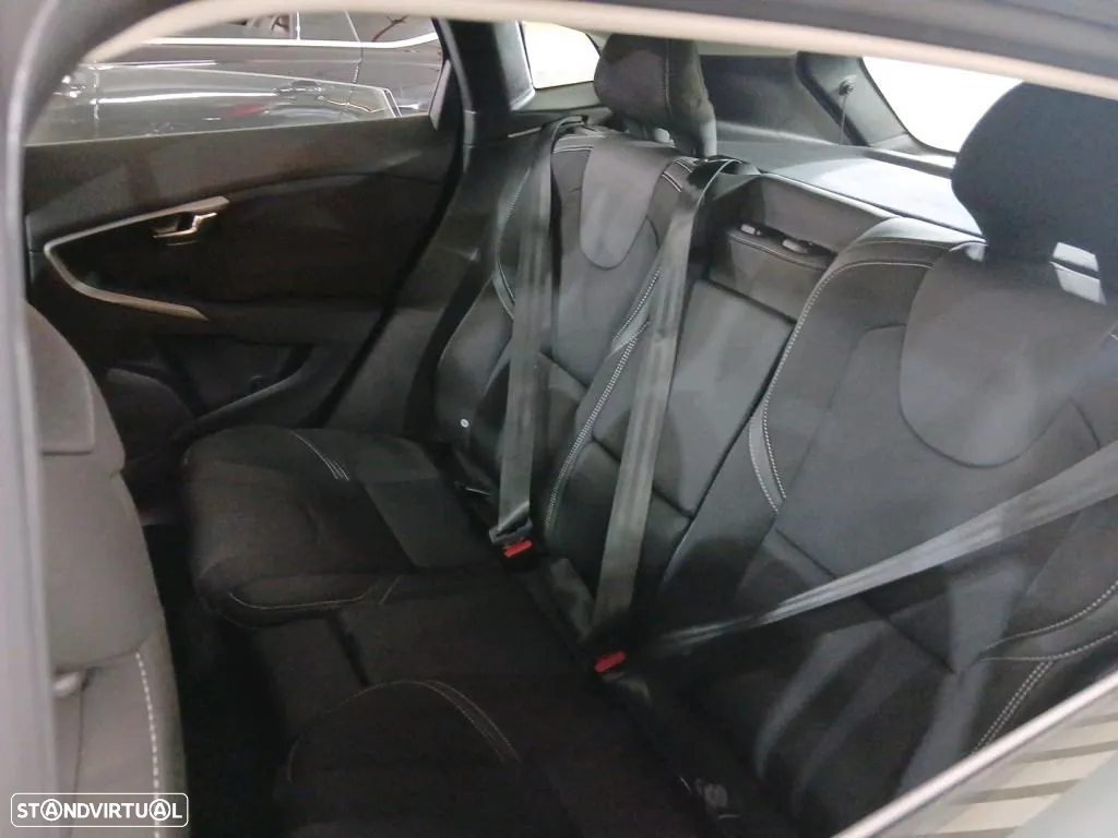 Volvo V40 2.0 D3 Momentum - 12