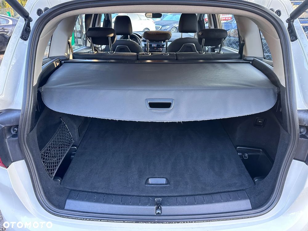 BMW Seria 2 218d - 8