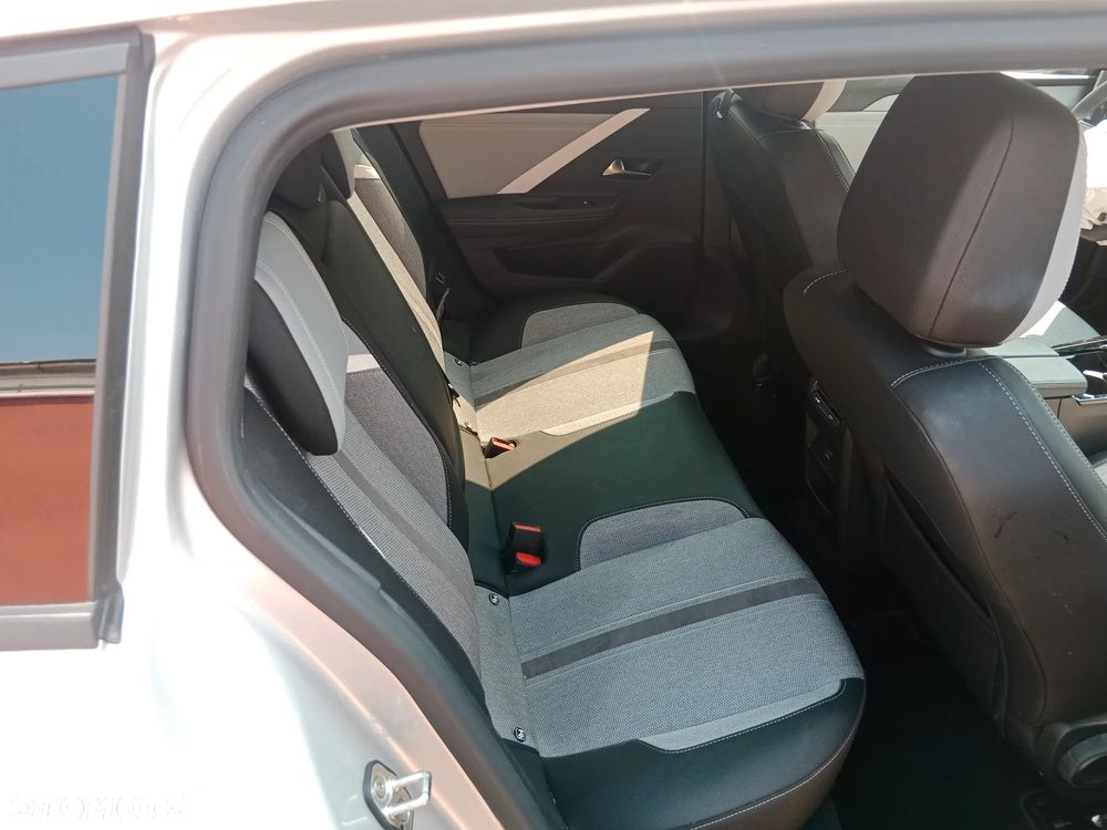 Opel Astra 1.2 Turbo Business Elegance - 9