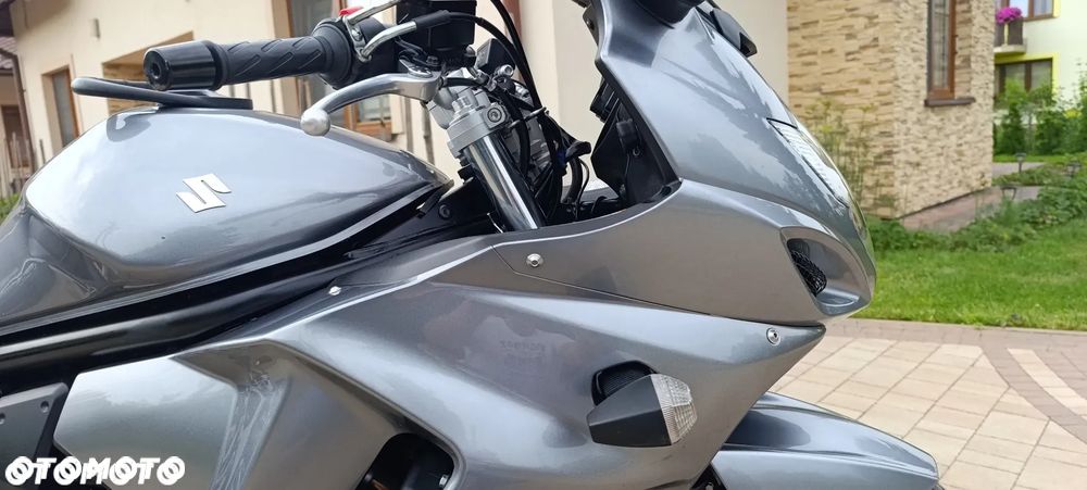 Suzuki GSX - 28