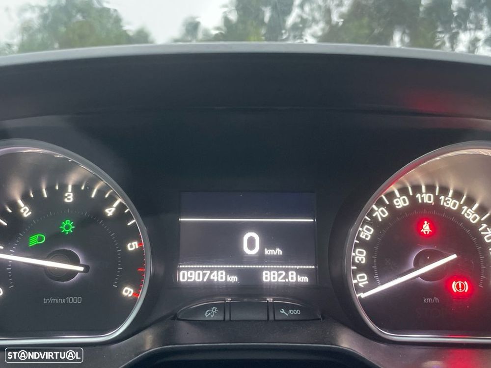 Peugeot 2008 1.6 BlueHDi Style - 3