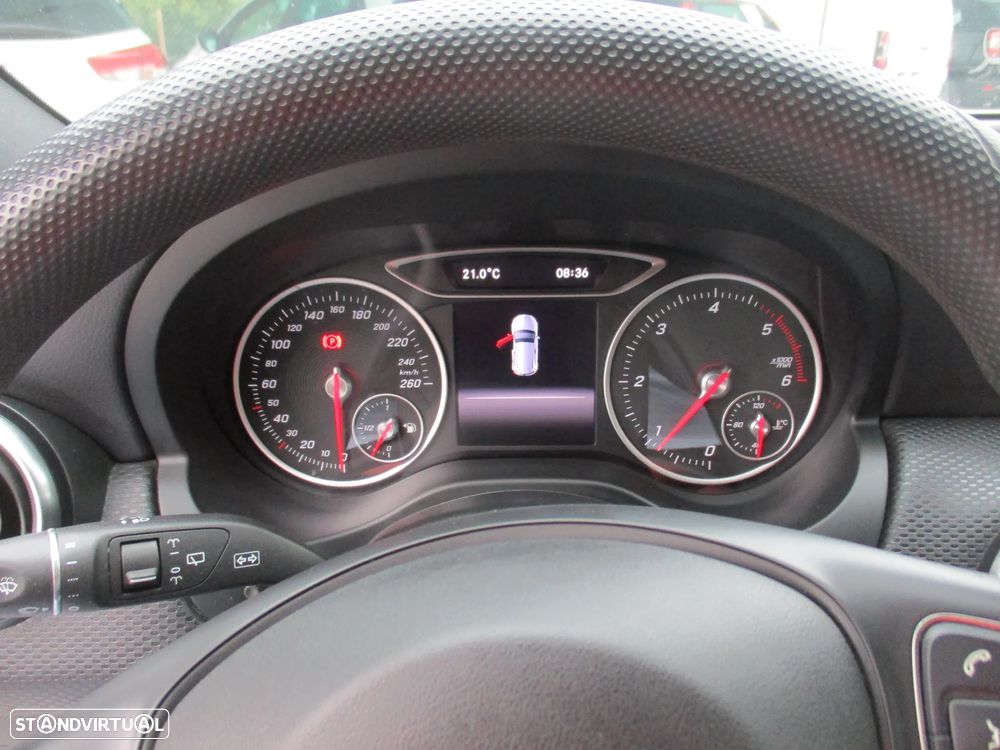 Mercedes-Benz A 180 CDI (BlueEFFICIENCY) Urban - 11