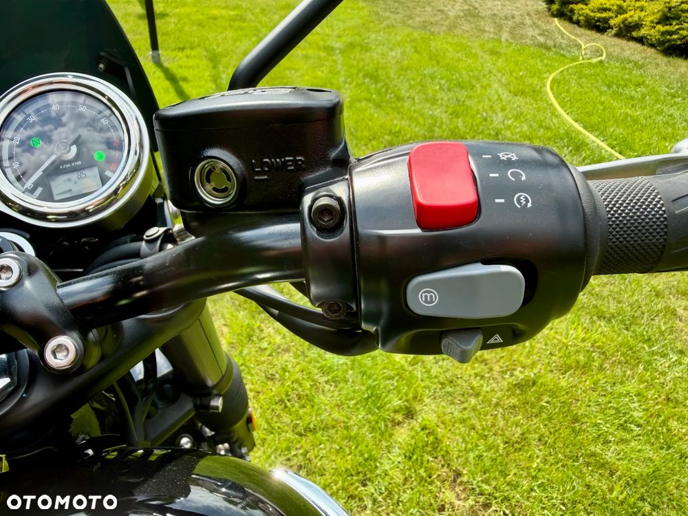 Triumph Bonneville - 11