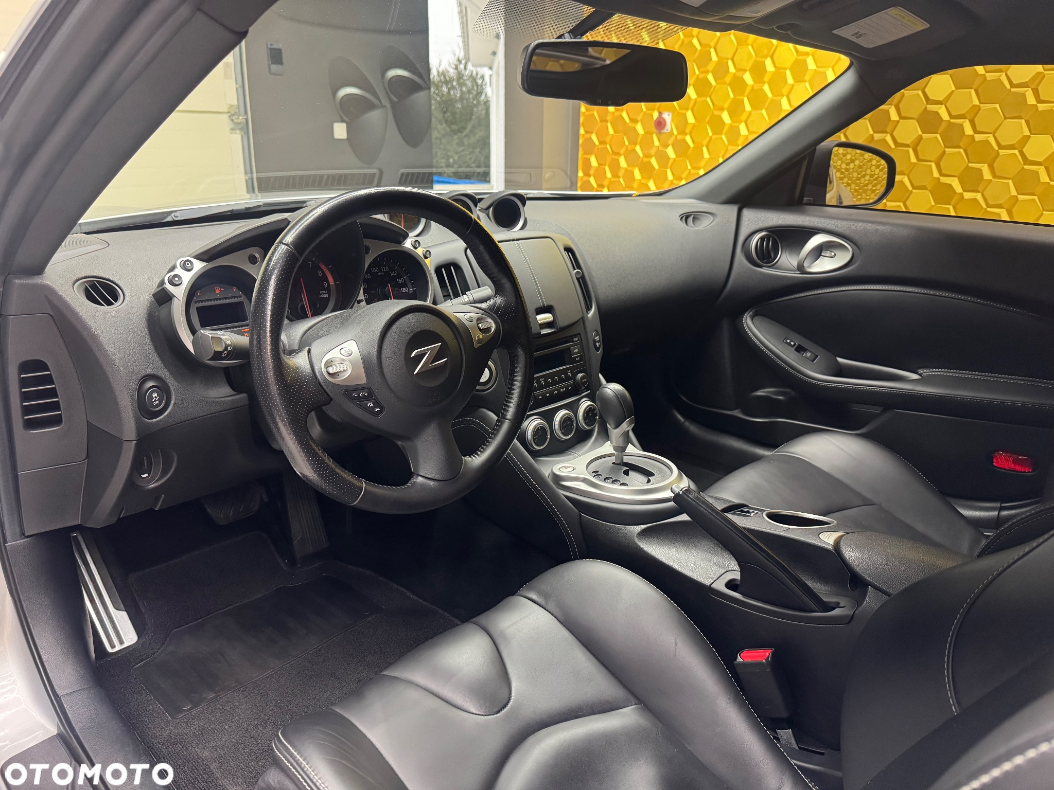 Nissan 370 Z - 22