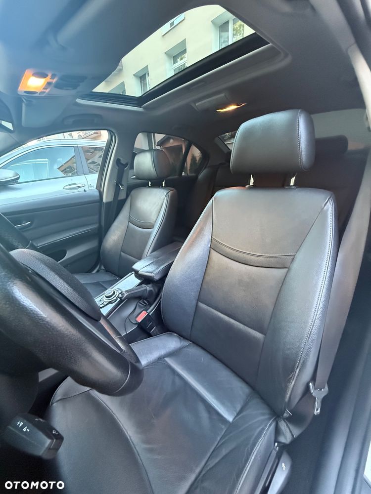 BMW Seria 3 318i - 15