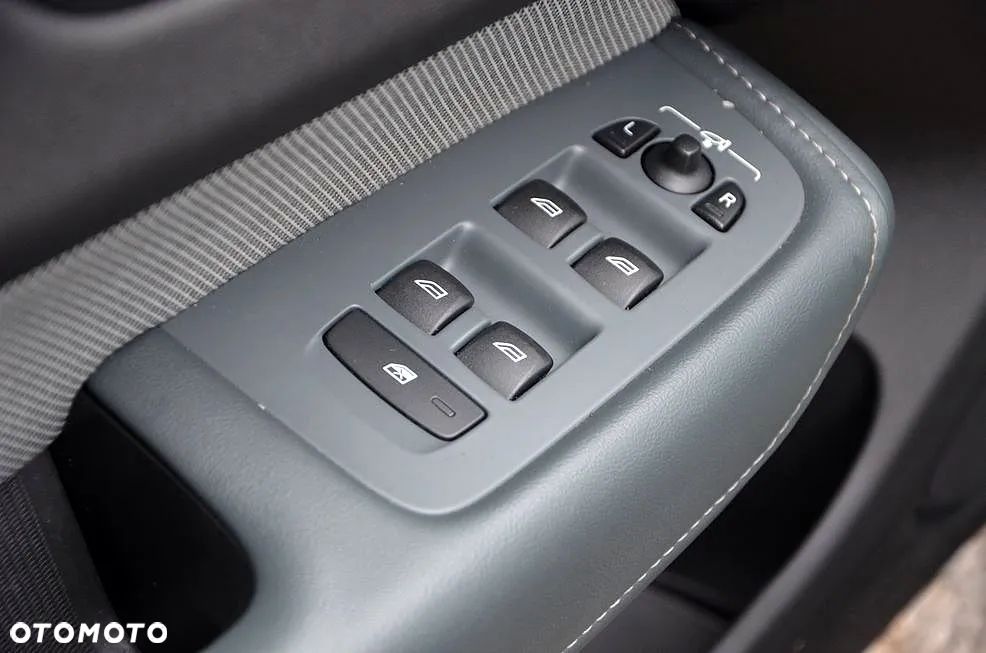 Volvo XC 60 D4 R-Design - 22